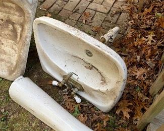 Antique pedestal sink