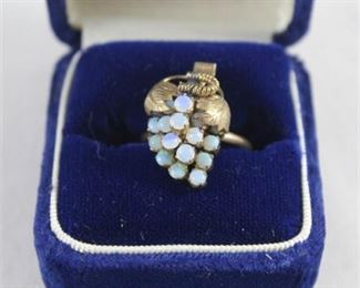 Lot 222
14 k Gold and Opal Ring