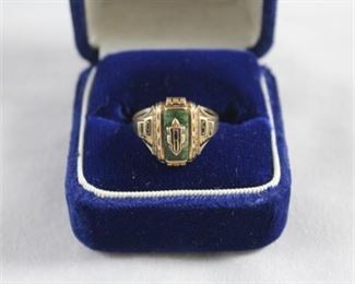 Lot 252
Vintage 1954 School Gold Ring