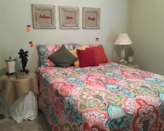 Queen size bed / king size coverlet
