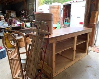 Absolutely Gorgeous custom-made oak bar or breakfast counter