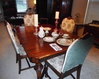 Vintage Mahogany Dining Table, 4 Side Chairs