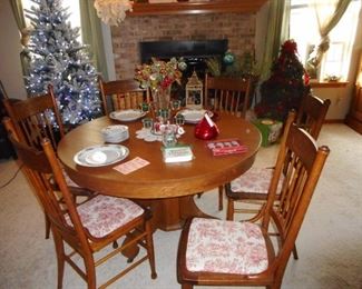 Antique Oak Dining Table with 6 Oak Side Chairs. Has New Cane Under Seat Pads