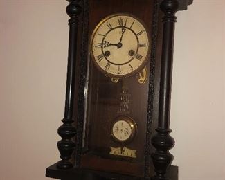 Antique/vintage JUNGHANS German wall clock with key