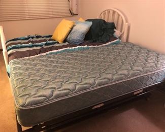 Twin trundle bed, pop-up mattress