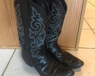Men’s Justin Boots
Style 1409.
Size 12D.