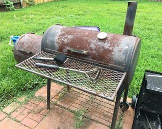 Heavy duty BBQ smoker.
Good condition.