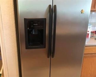 GE Stainless Steel side by side refrigerator
Works great!