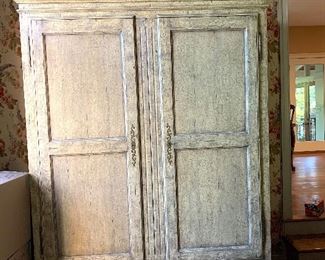 Large armoire