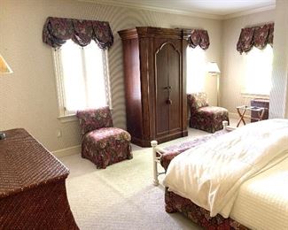 King size bedroom suite with tempurpedic mattress