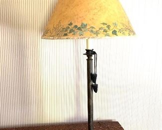 Small lamp with pinecones