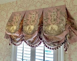Toile ballon shades (2 available) with trim