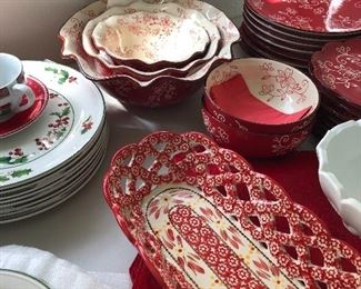 Red and white China set
Christmas Set Holly