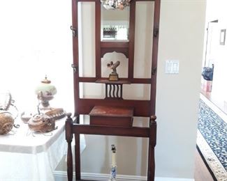 ANTIQUE OAK HALLTREE