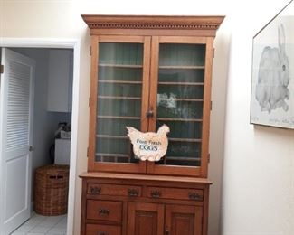 WONDERFUL OAK CUPBOARD