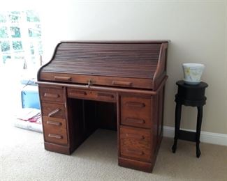 ANTIQUE ROLL TOP DESK