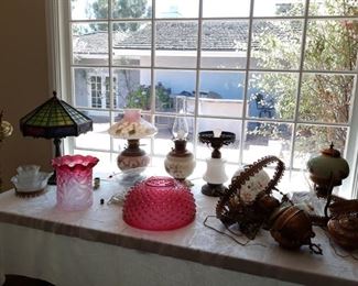 LOTS OF VINTAGE LIGHTING