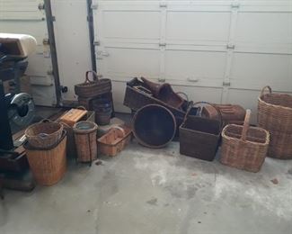 LOTS OF WICKER BASKETS