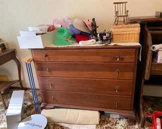4 Drawer chest of drawers
