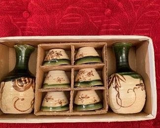 Saki set with 6 cups!