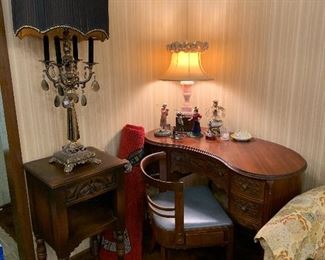 Beautiful kidney shaped writing desk, desk chai with “hidden” drawer! Ornately carved side table and unique lamps!