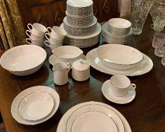 8 piece place setting plus completer pieces Noritake Casablanca pattern