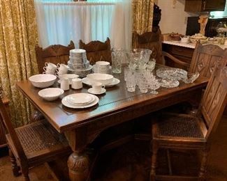 Beautiful Large carved wood dining table with 5 side chairs and 1 Captain chair. Seats are Cain. Table expands to twice its side with built in leafs! Also has table mats!