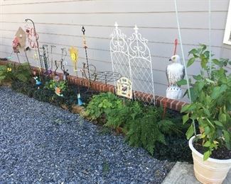 Yard art & garden items
