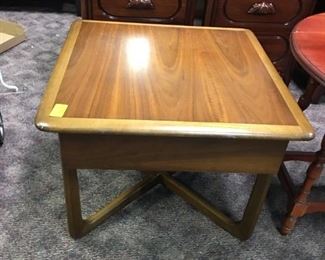 Lane Mid Century Modern End Table