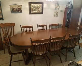 Jefferson furniture company , Bent Rim #350 in dark mahogany with 8 chairs. Measures 100” x 44” with two 35” x 44” leafs. Measures 65” x 44” w/o leaves. Excellent Condition!