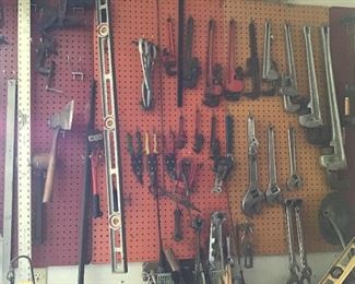 Miscellaneous tools. Pipe wrenches