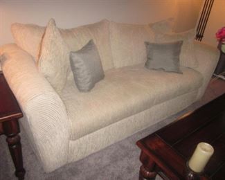 Beautiful Gently Used Living Room Suite