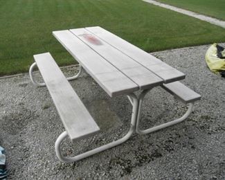 PICNIC TABLE