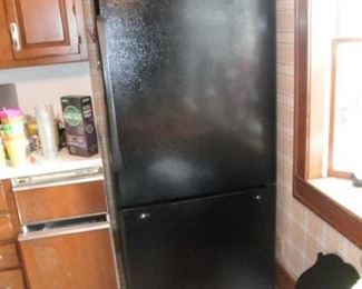 AMANA REFRIGERATOR FREEZER
