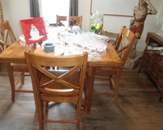 SQUARE EXTENSION TABLE 8 CHAIRS