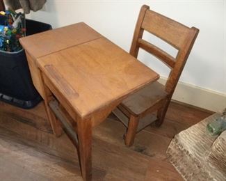 STUDENT DESK ALL ONE PIECE