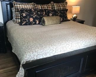 King size bed
