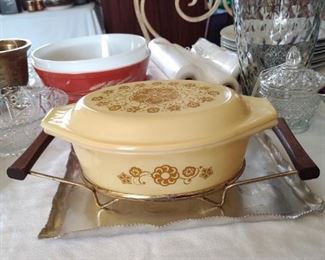 Pyrex casserole with trivet