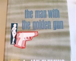 The man with the golden gun by My an Fleming
