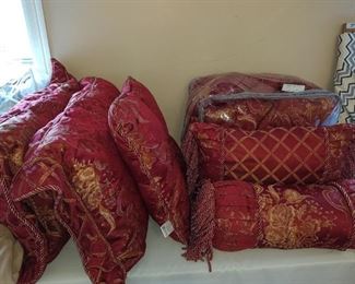 Queen Size Comforter, Shams, Decorative bed pillows