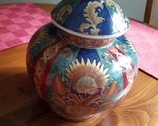 Porcelain jar