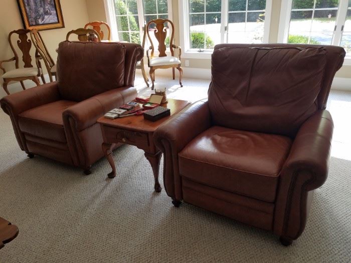 Thomsville pair of matching leather recliners. Nice.