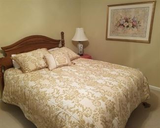 Queen bed, mattress & linens