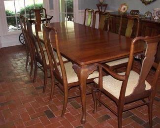 Queen Anne dining table, 8 chairs with leaves and protective pad