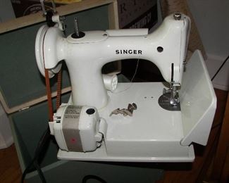 vintage singer sewing machine in case