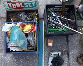 DIFFERENT SELECTION OF VINTAGE TOOLS