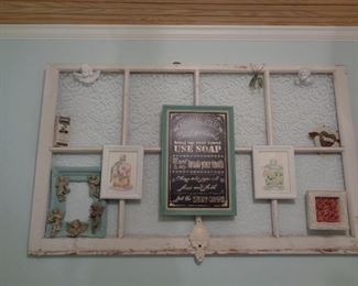 UNIQUE WAY TO HANG OLD PHOTOS AND CARDS USING AN OLD SCREEN
