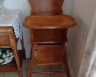 VINTAGE WOODEN HIGH CHAIR