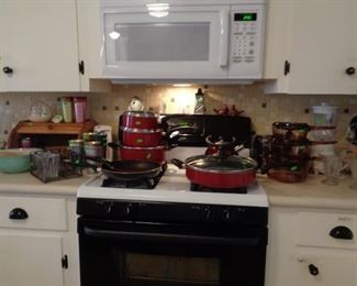 LOTS OF KITCHEN ITEMS