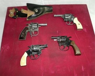 VINTAGE ITALIAN STARTER PISTOLS